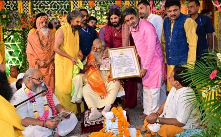 Mahant Nritya Gopal Das Ji Maharaj blesses Dr. Abhishek Verma as ‘Sanatan Warrior’