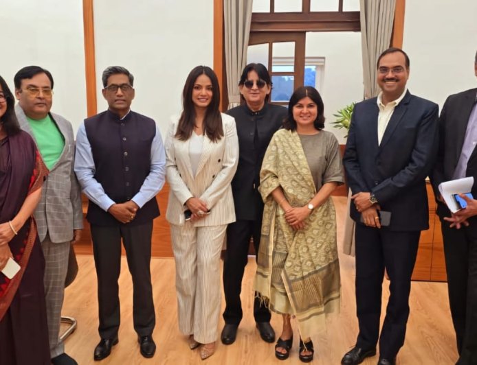 Chief Secretary of Bihar Pratyaya Amrit meets a delegation led by Neetu Chandra for a Green Film City in Bihar