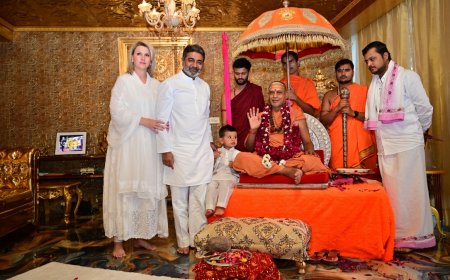 Shankaracharya Swami Sadanand Saraswati Visits Dr. Abhishek Verma, Blesses Family and ShivSena Leadership
